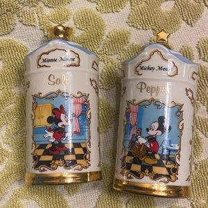 Vintage Minnie & Mickey Mouse pepper & salt shaker